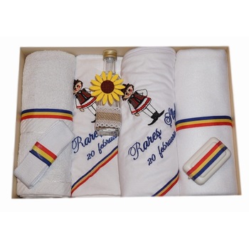 Trusou pentru botez, 7 piese, brodat cu figurina, Traditional popular, baiat, Little Angel, multicolor Trusou pentru botez, 7 piese, brodat cu figurina, Traditional popular, baiat, Little Angel, multicolor