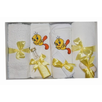 Trusou pentru botez, 7 piese, brodat cu figurina, Tweety, Little Angel, galben Trusou pentru botez, 7 piese, brodat cu figurina, Tweety, Little Angel, galben