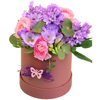 Cutie cu frezii, zambile si frezii, Floraria Amazon, Frezii, Zambile, Ranunculus, lila Cutie cu frezii, zambile si frezii, Floraria Amazon, Frezii, Zambile, Ranunculus, lila