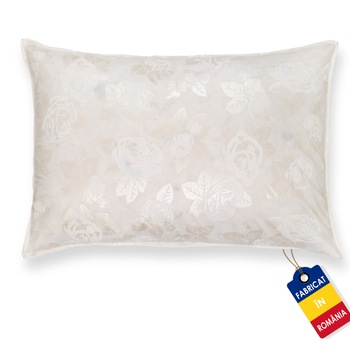 Perna Pernador antialergica din Bumbac, Snowballs, 40x60 cm, alb cu trandafiri argintii Perna Pernador antialergica din Bumbac, Snowballs, 40x60 cm, alb cu trandafiri argintii