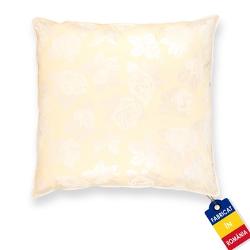Perna Pernador antialergica din Bumbac, Snowballs, 80x80 cm, crem cu trandafiri argintii Perna Pernador antialergica din Bumbac, Snowballs, 80x80 cm, crem cu trandafiri argintii