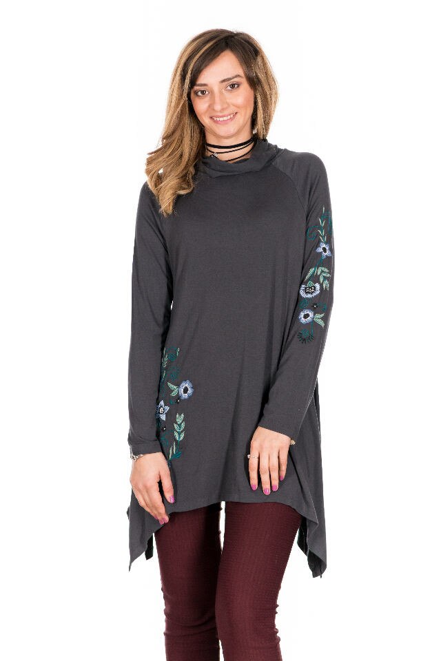 Bluza gri cu broderie, Cara, marime M-L
