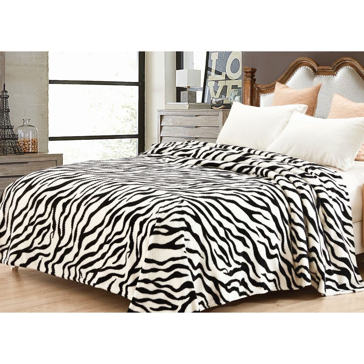 Patura Cocolino moale, decupata, alb/negru, cu model, punga cadou 200X230cm