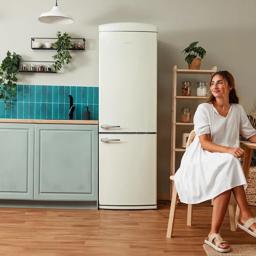 Combina frigorifica Retro Cecotec, Bolero CoolMarket Combi Origin, 294 litri, H 190 cm, congelator 88 litri, sistem Multi AirFlow, Total No Frost, sertar convertibil, filtru carbon, mod ECO, deschidere pe dreapta, bej
