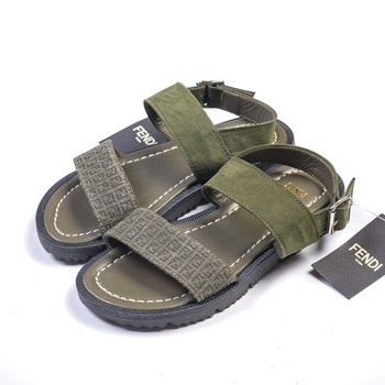 Sandale baieti Fendi, verde military, piele vitel, marimea 31 Sandale baieti Fendi, verde military, piele vitel, marimea 31