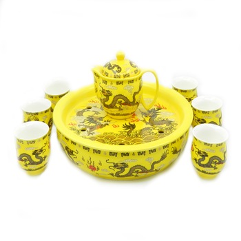 Set ceai galben cu dragoni, Jingdezhen, 6 cesti 80 ml + ceainic 300 ml + tava, portelan Set ceai galben cu dragoni, Jingdezhen, 6 cesti 80 ml + ceainic 300 ml + tava, portelan