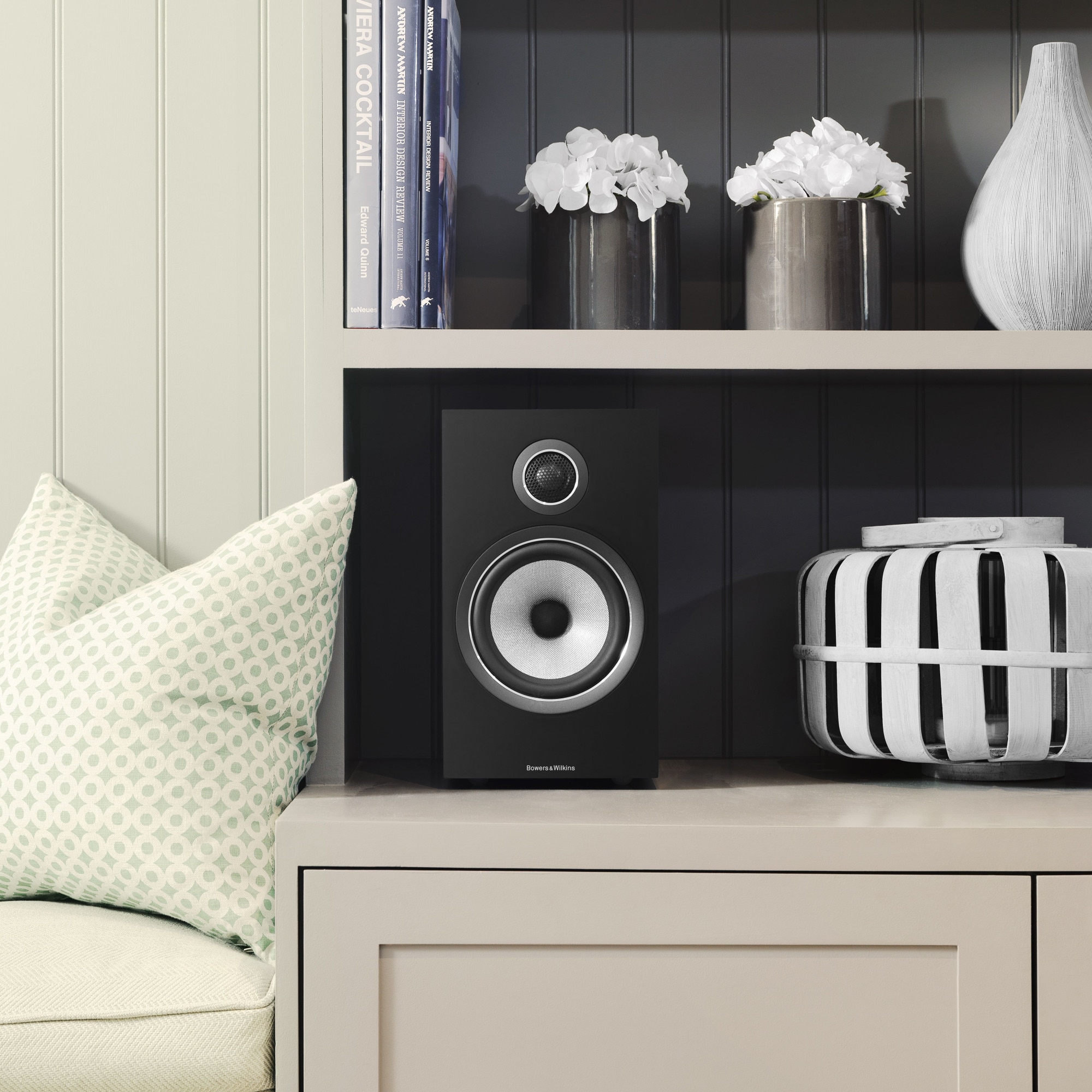 Boxe de raft HI-FI Bowers & Wilkins 706 S2, culoare Negru Lucios