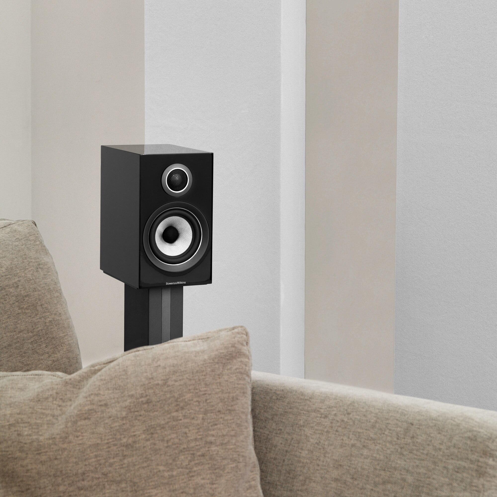 Boxe de raft HI-FI Bowers & Wilkins 707 S2, culoare Negru Lucios