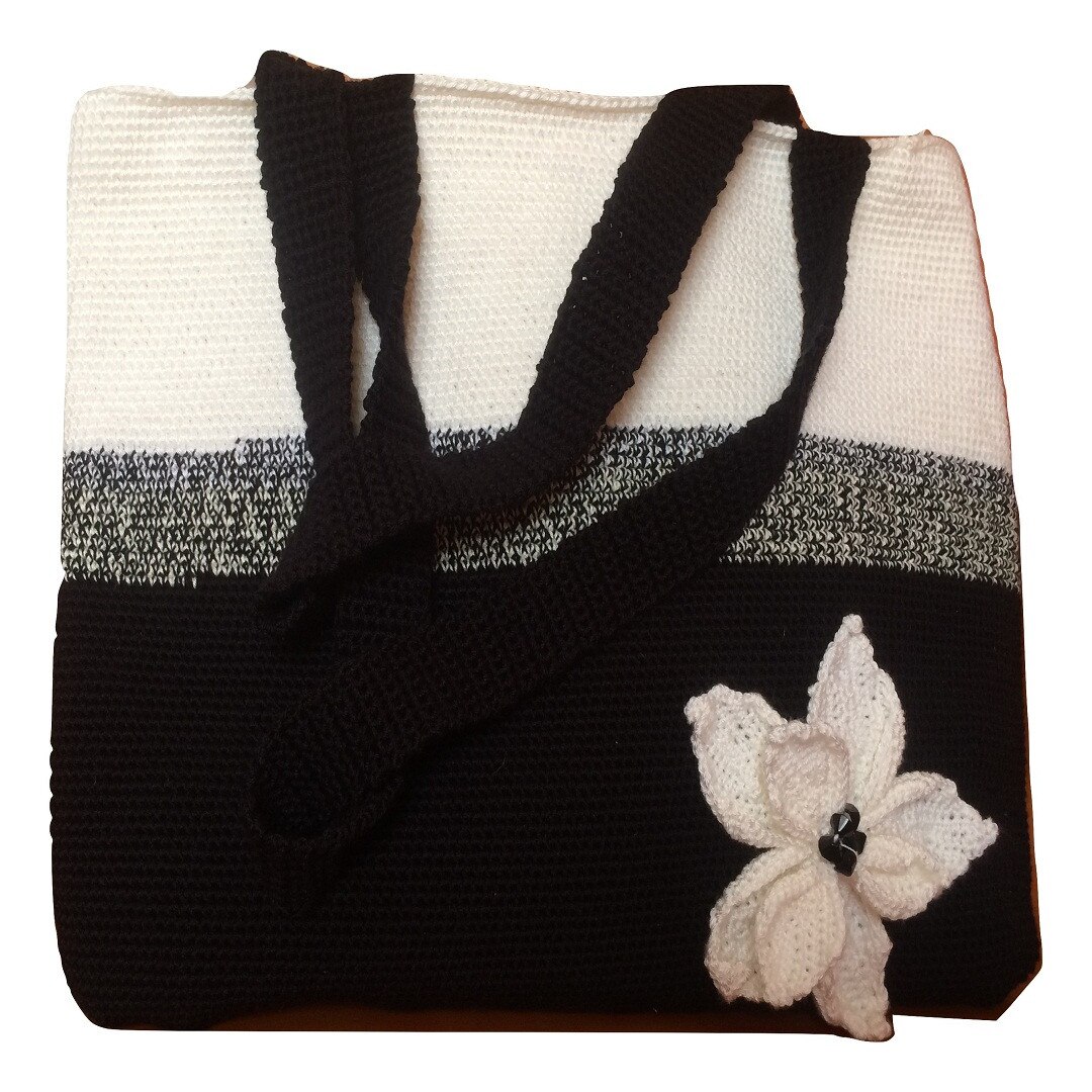 Geanta handmade alb cu negru, din bumbac, cu 2 bretele fixe