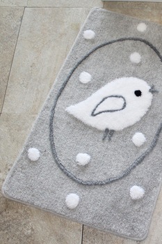 Chilai Home by Alessia, Set de covorase de baie - 3 piese, 100% acrilic, 40X60-50X60-60X100, Gri deschis/Alb Chilai Home by Alessia, Set de covorase de baie - 3 piese, 100% acrilic, 40X60-50X60-60X100, Gri deschis/Alb