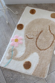 Chilai Home by Alessia, Set de covorase de baie - 3 piese, 100% acrilic, 40X60-50X60-60X100, Maro camel/Maro inchis/Alb Chilai Home by Alessia, Set de covorase de baie - 3 piese, 100% acrilic, 40X60-50X60-60X100, Maro camel/Maro inchis/Alb