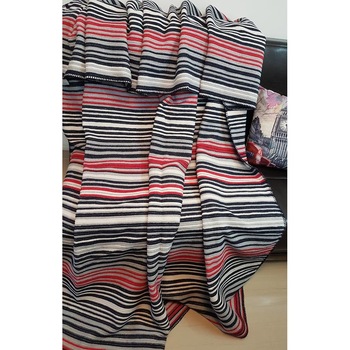 Patura moale subtire , pat dublu, 200x240cm, compozitie acril & bumbac, model dungi rosii Patura moale subtire , pat dublu, 200x240cm, compozitie acril & bumbac, model dungi rosii