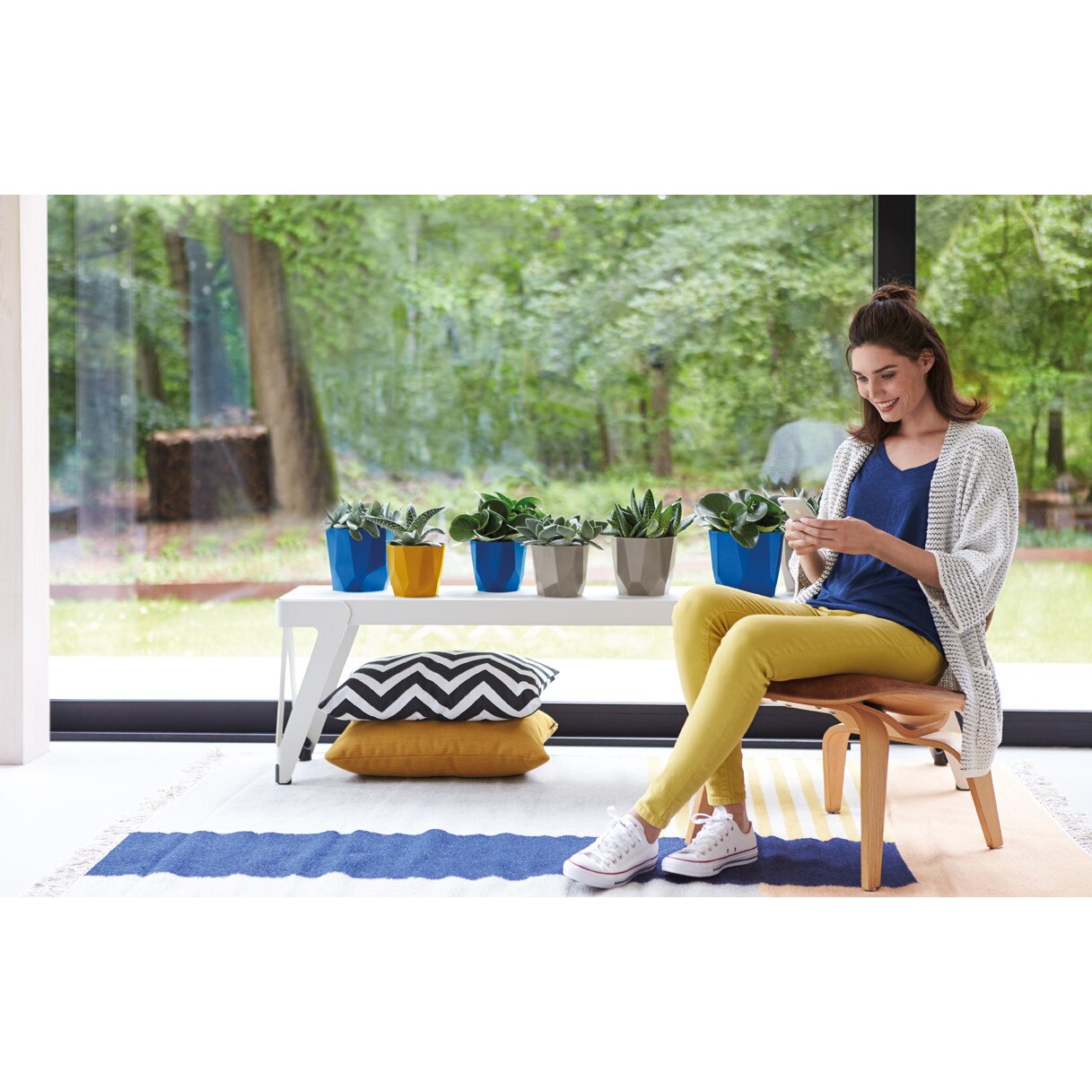 Masca de ghiveci Elho b.for rock, culoare albastru, din plastic, cu model multifatetat geometric, finisaj mat, cu diametrul de 14 cm