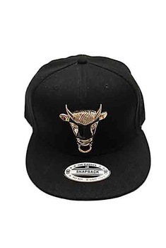Sapca snapback cu logo metalic,bull ,negru Sapca snapback cu logo metalic,bull ,negru