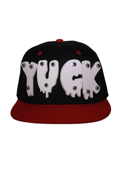 Sapca snapback cu logo din plastic aplicat,yuck,negru rosu Sapca snapback cu logo din plastic aplicat,yuck,negru rosu
