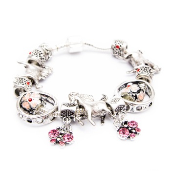 Bratara de margele metalice si charmuri, model Nova, pentru Ea Bratara de margele metalice si charmuri, model Nova, pentru Ea