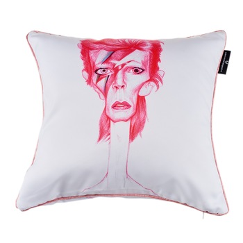 Perna decorativa , David Bowie, imprimat prin sublimare directa,43x43 Perna decorativa , David Bowie, imprimat prin sublimare directa,43x43