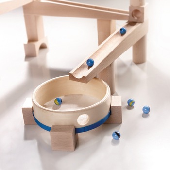 Haba, Butoias din lemn, cu bile, 4ani+ Haba, Butoias din lemn, cu bile, 4ani+