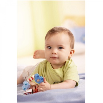 Jucarie zornaitoare din lemn Toot-Toot, Haba, 6luni+ Jucarie zornaitoare din lemn Toot-Toot, Haba, 6luni+