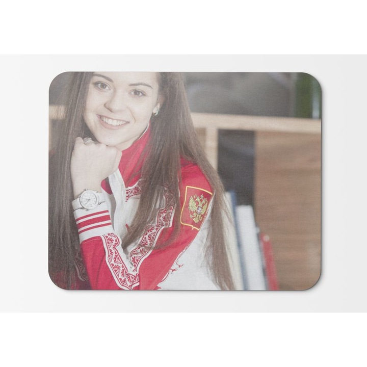 Adelina Sotnikova egérpad fehér órával - 21,5 x 27 x 0,3 cm