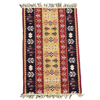 Covor Golden Daisy, calitate superioara, doua fete, 80x125 cm, Rosu Covor Golden Daisy, calitate superioara, doua fete, 80x125 cm, Rosu