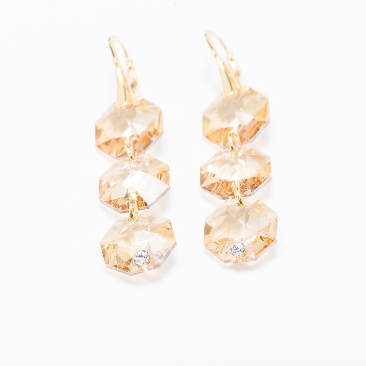 Cercei Argint DaviCristals cu cristale Swarovski octogon cu leverback agatator gold cu trei cristale Light Colorado