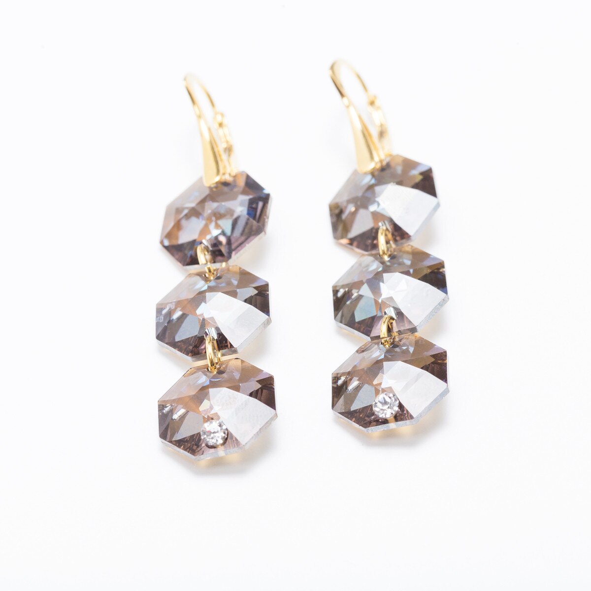 Cercei Argint DaviCristals cu cristale Swarovski octogon cu leverback agatator gold cu trei cristale Black Diamond