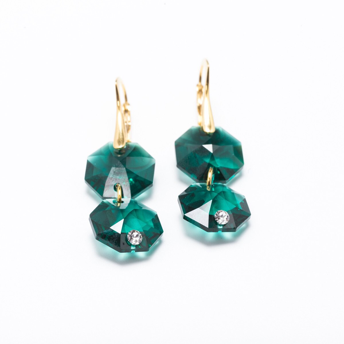 Cercei Argint DaviCrystals cu cristale Swarovski octogon cu leverback agatator gold cu doua cristale Emerald