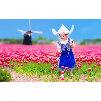 Tablou canvas Fetita de pe camp, 50x90 cm Tablou canvas Fetita de pe camp, 50x90 cm