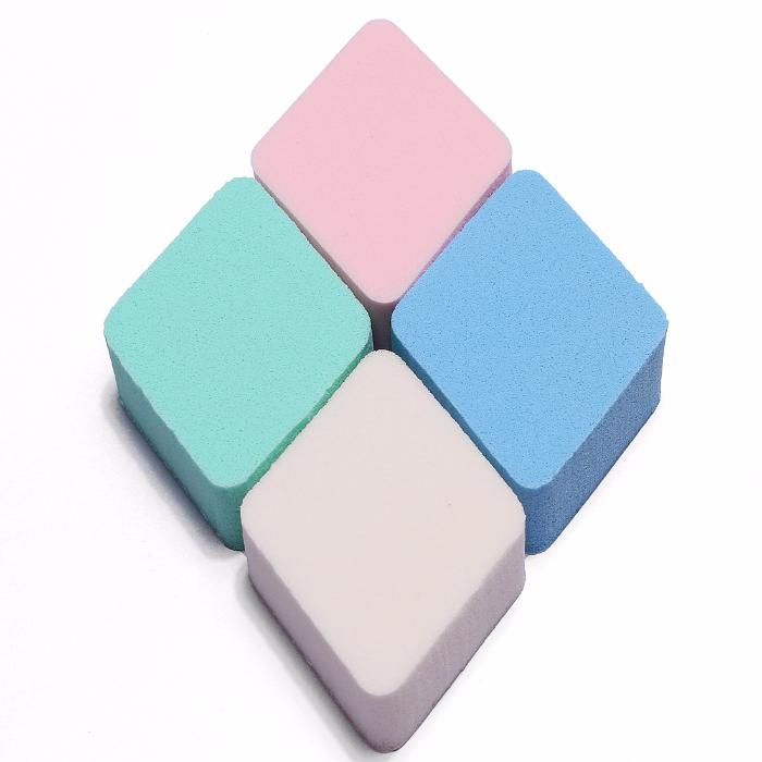 Set patru bureti romb , pentru aplicare machiaj