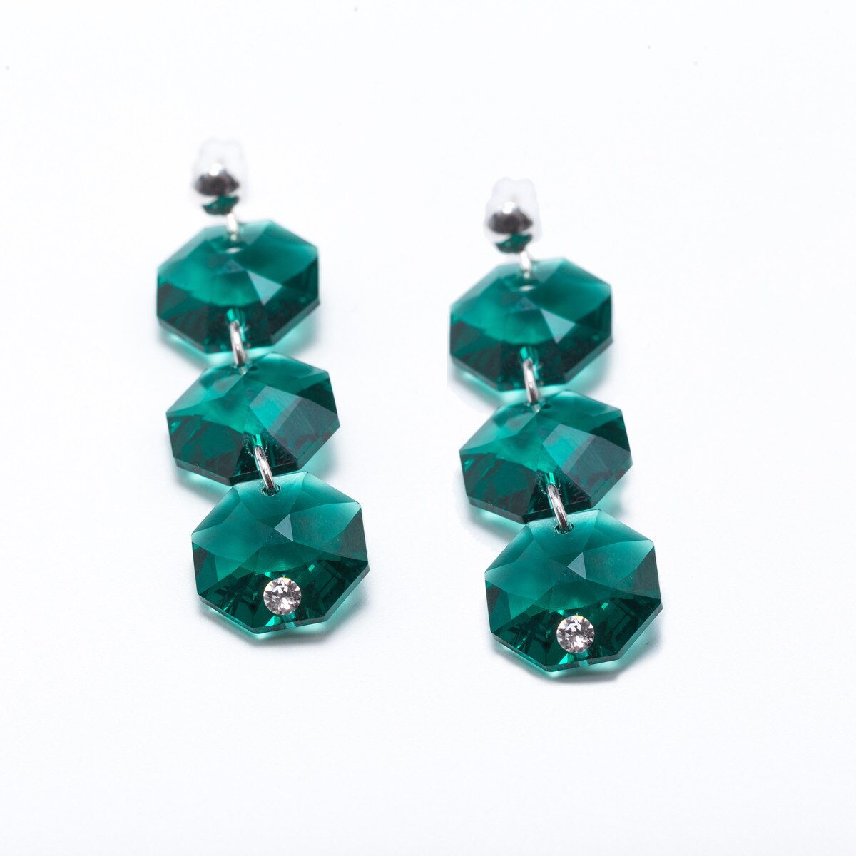 Cercei Argint DaviCrystals cu cristale octogon cu tija cu biluta cu trei cristale emerald