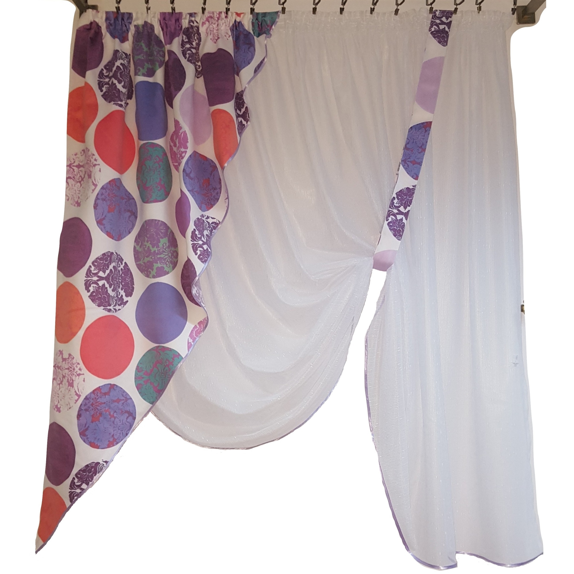 Perdea Decorint confectionata (PB.75), Alb + model cu buline colorate, dimensiuni: latime 2.50 m, inaltime 1.50 m + cadou napron (38X138)