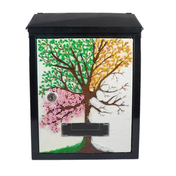 Cutie postala cu cele patru anotimpuri, neagra, rezistenta la intemperii, produs lucrat manual marca Tracolla Cutie postala cu cele patru anotimpuri, neagra, rezistenta la intemperii, produs lucrat manual marca Tracolla