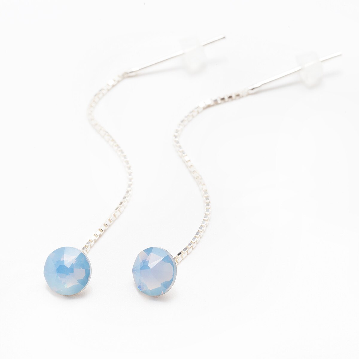 Cercei Argint DaviCrystals cu cristale cu un singur cristal flat bottom cu tija lant air blue opal