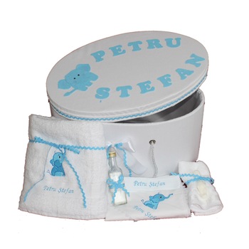 Trusou botez complet si cutie personalizate cu numele copilului si elefantel Trusou botez complet si cutie personalizate cu numele copilului si elefantel