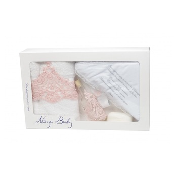 Trusou Botez cu broderie roz pentru fetite - set pentru biserica TRB514 Trusou Botez cu broderie roz pentru fetite - set pentru biserica TRB514