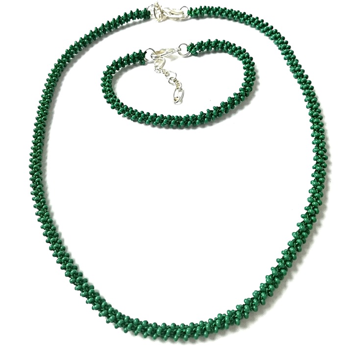 Set colier si bratara Crisandahandmade, cu margele Preciosa Cehia verde brad si fir metalic verde