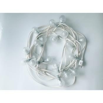 Ghirlanda Luminoasa de Exterior, Cablu Alb, Lumina Calda, 12 m Lungime, cu 36 Becuri Standard, Glob Transparent. Ghirlanda Luminoasa de Exterior, Cablu Alb, Lumina Calda, 12 m Lungime, cu 36 Becuri Standard, Glob Transparent.