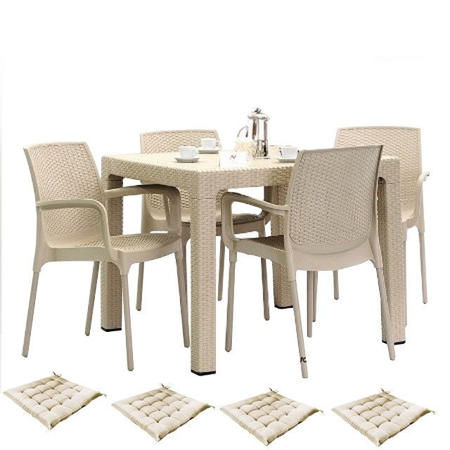Set mobilier gradina MAITAS masa patrata CLASSI RATAN 90x90x75cm 4 scaune SUNSET RATTAN polipropilen/fibra sticla culoare capucino,4 perne scaun
