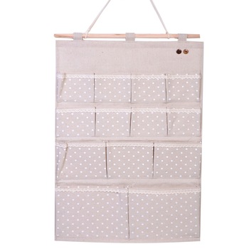Organizator cu 4 randuri de buzunare, suspendabila, Zola, 42x63 cu buline Organizator cu 4 randuri de buzunare, suspendabila, Zola, 42x63 cu buline