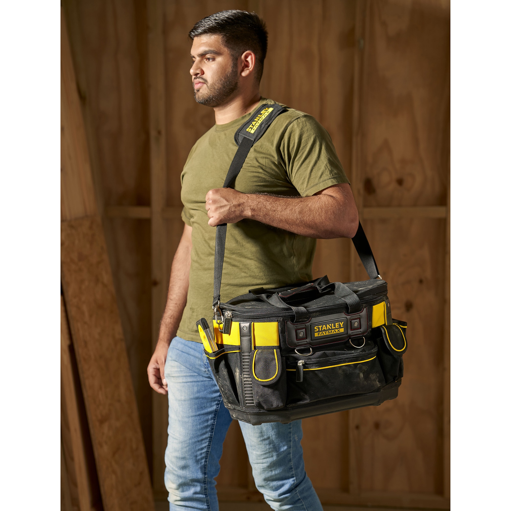 Geanta pentru scule Stanley FatMax FMST1-70749, 18 inch, cu partea