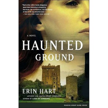 Haunted Ground de Erin Hart Haunted Ground de Erin Hart