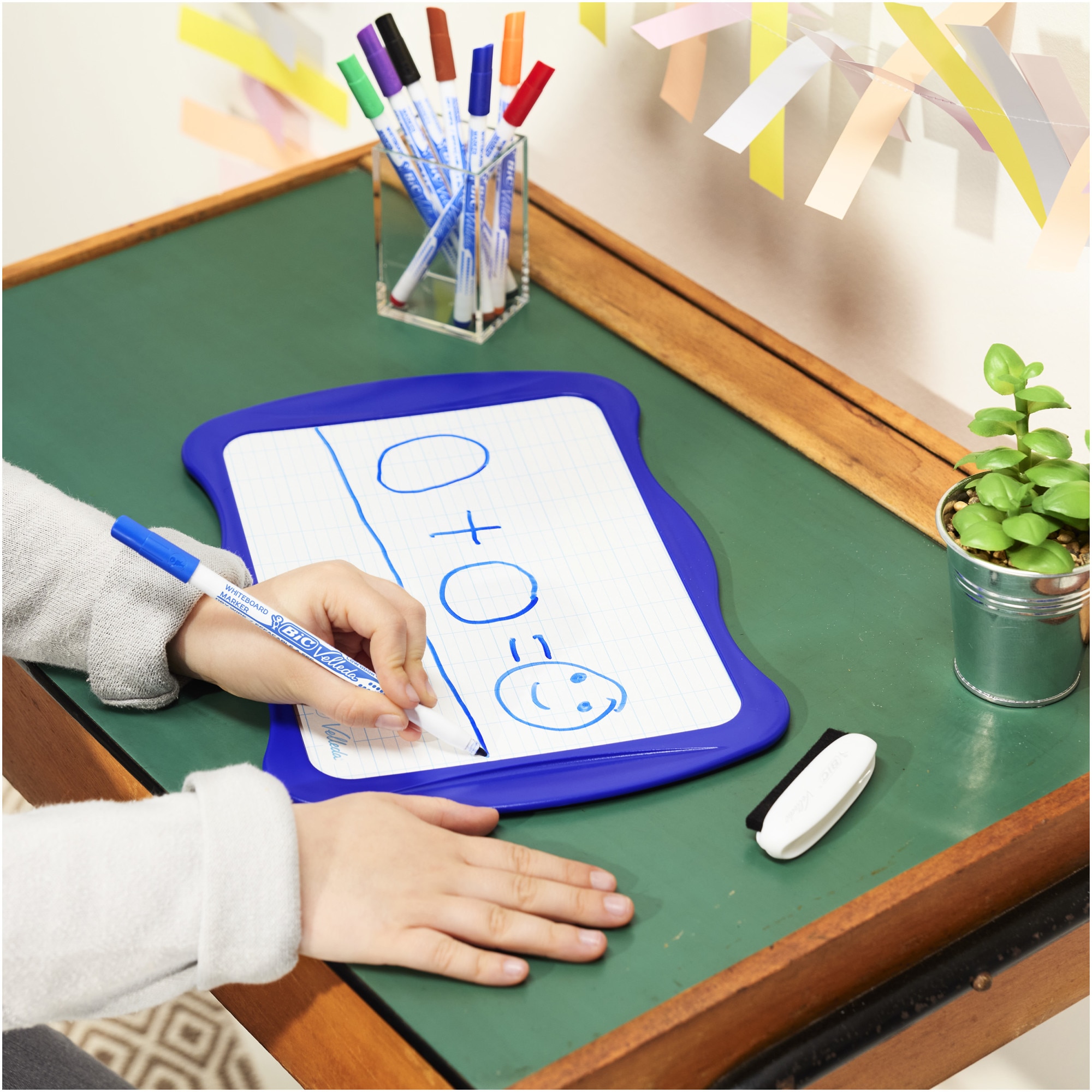 BIC Velleda Double-Sided Dry Erase Board (21 x 31 cm) with 8 Whiteboard  Markers and Eraser - Blue Frame, Pack of 1 BIC
