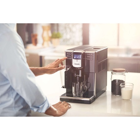 Espressor automat Philips EP5330/10 Seria 5000, sistem de lapte LatteGo, 6 bauturi, 5 setari intensitate, 5 trepte macinare, rasnita ceramica, Negru