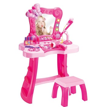 Salon de frumusete cu uscator de par si 15 accesorii, microfon cu 16 melodii, volum si difuzor si lumini 71x50x11 cm Salon de frumusete cu uscator de par si 15 accesorii, microfon cu 16 melodii, volum si difuzor si lumini 71x50x11 cm