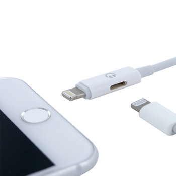 Cablu 2in1 Lightning pentru iPhone cu Audio Output & Charging Function White Cablu 2in1 Lightning pentru iPhone cu Audio Output & Charging Function White