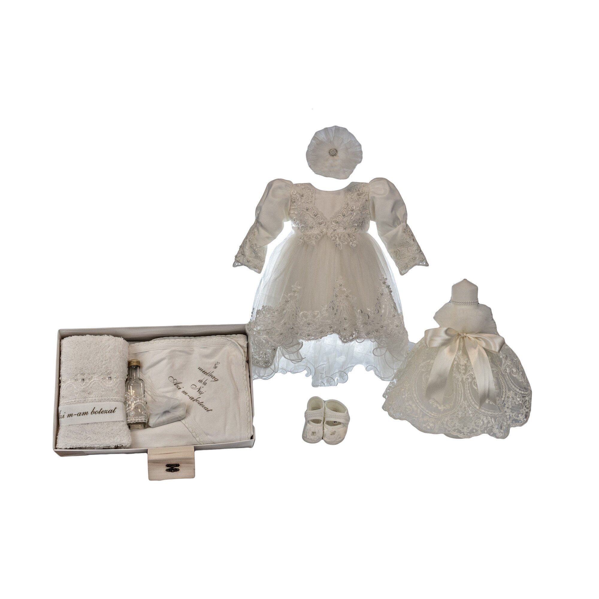 Set botez Alice, trei piese, culoare alba, varsta 6-9 luni