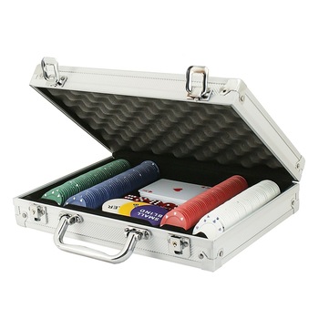 Set Poker Deluxe profesional cu 200 jetoane, 2 pachete de carti si valiza din aluminiu pentru transport/depozitare Set Poker Deluxe profesional cu 200 jetoane, 2 pachete de carti si valiza din aluminiu pentru transport/depozitare