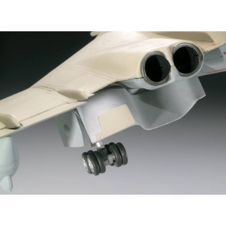 Сглобяем модел на военен самолет Revell - Handley Page Victor K Mk.2 (04326)