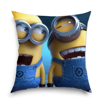 Perna decorativa Animatie pentru copii Despicable Me 2 Minionii Razand 40 x 40 cm Perna decorativa Animatie pentru copii Despicable Me 2 Minionii Razand 40 x 40 cm